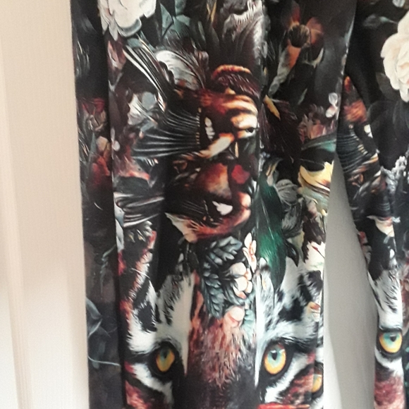 Beauty and beast vivid tropical image size large joggers - Picture 9 of 13